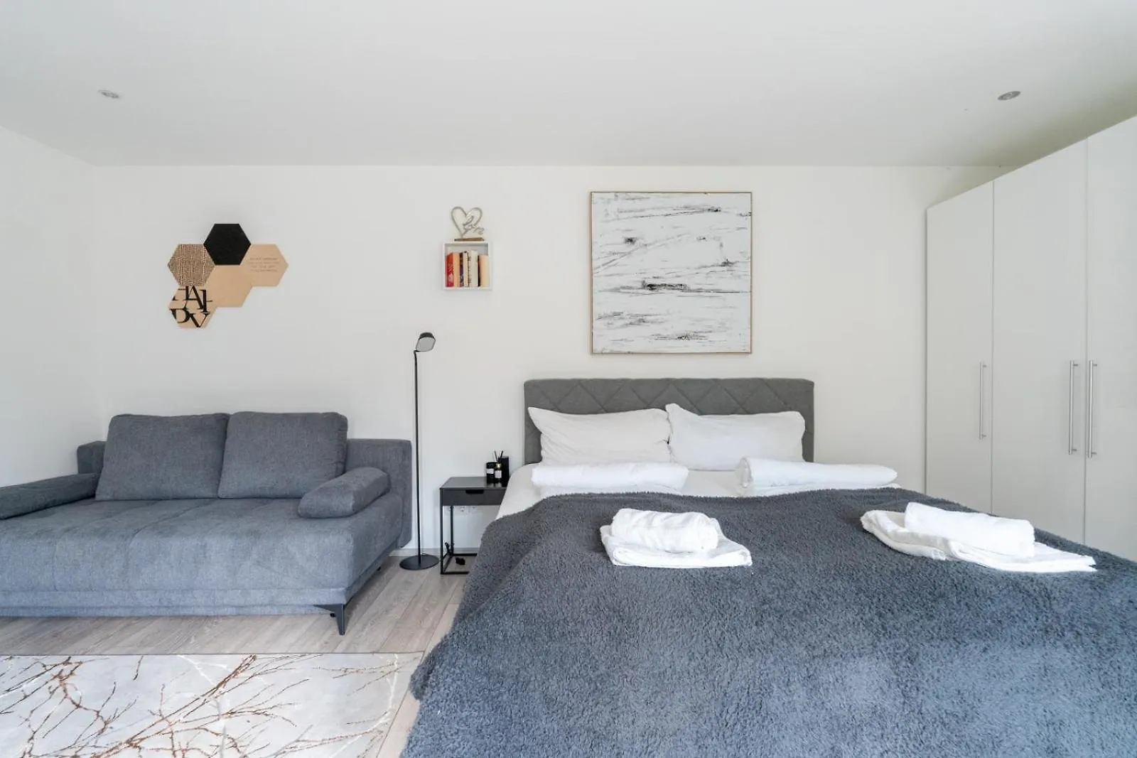 Wiener Juwel Zwischen Flughafen Und Stadtleben Appartement  Wenen