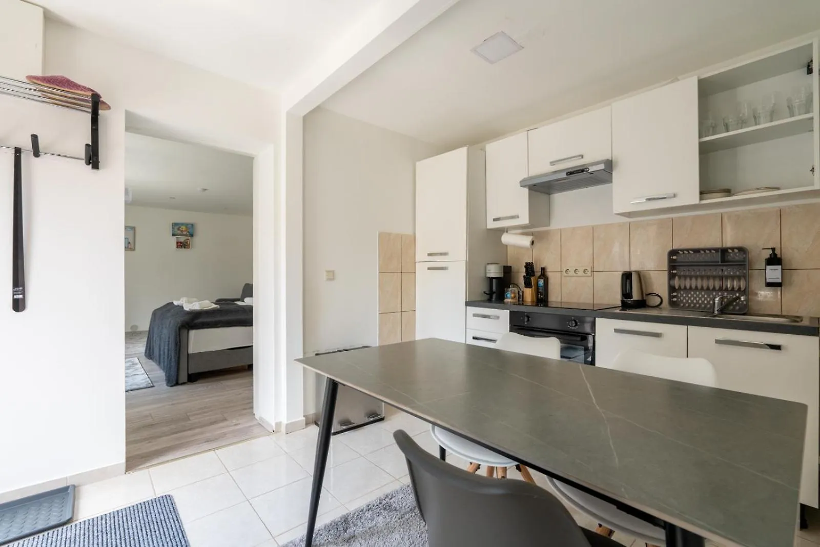 Wiener Juwel Zwischen Flughafen Und Stadtleben Appartement 0*, Wenen